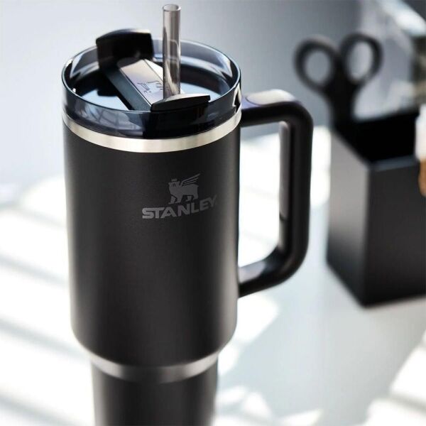 STANLEY QUENCHER 1.18 LİTRE PİPETLİ TERMOS SİYAH RENK