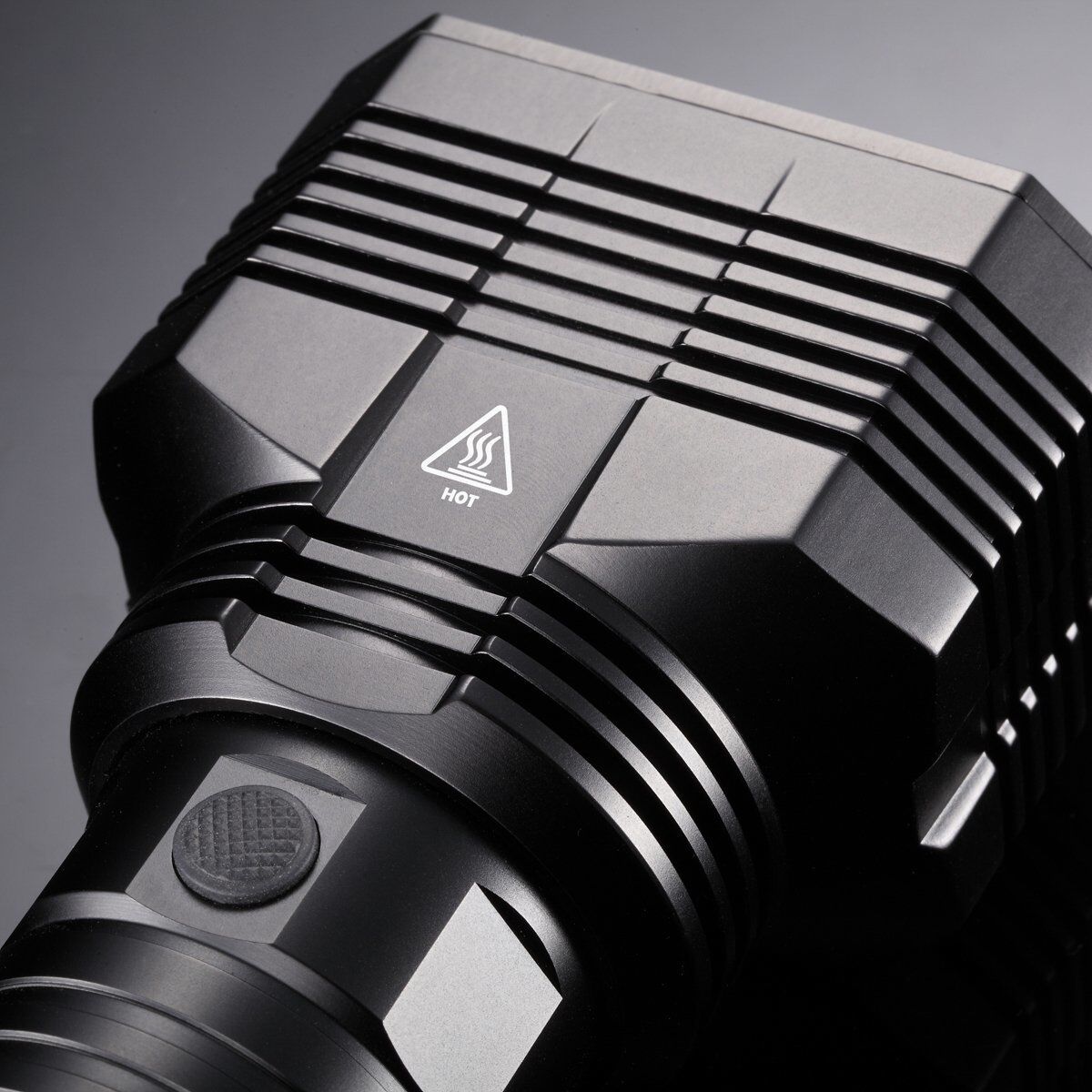 Nitecore Eax 2000 Lumen El Feneri (8xaa)