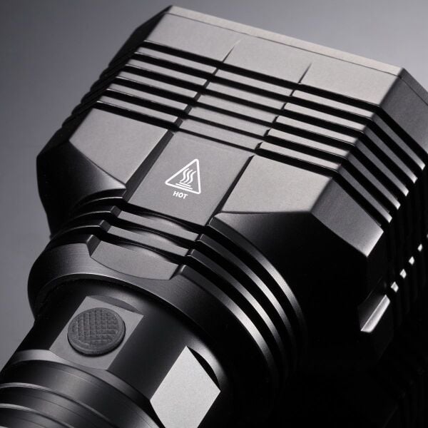 Nitecore Eax 2000 Lumen El Feneri (8xaa)