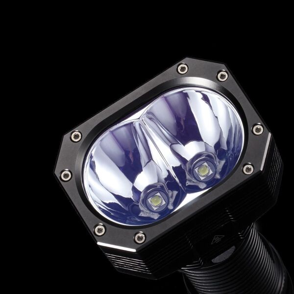 Nitecore Eax 2000 Lumen El Feneri (8xaa)