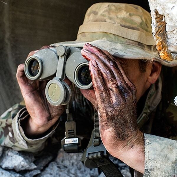 Steiner M830r 8x30 El Durbunu